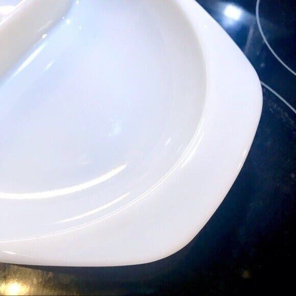 Pyrex Vintage 1.5 Quart Serving Platter in White Milk Glass Number 1063 - Picture 3 of 8